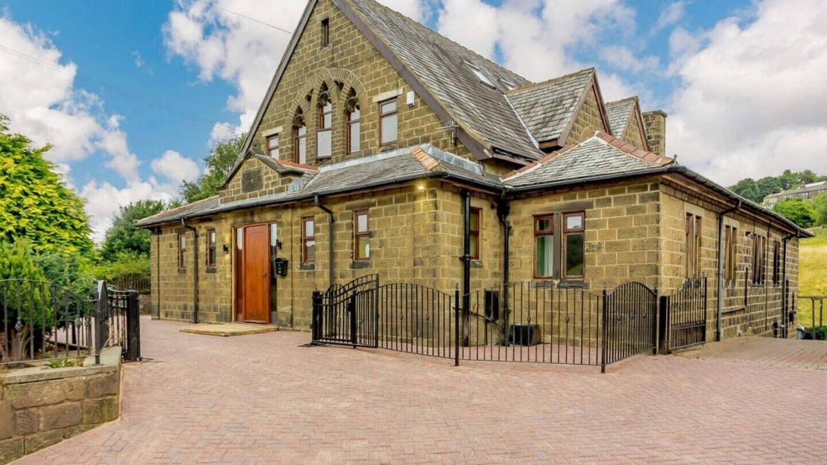 Oxenhope House | Stunning Chapel, Haworth Yorkshire Hot Tub for 6, Celebration House Superb Views