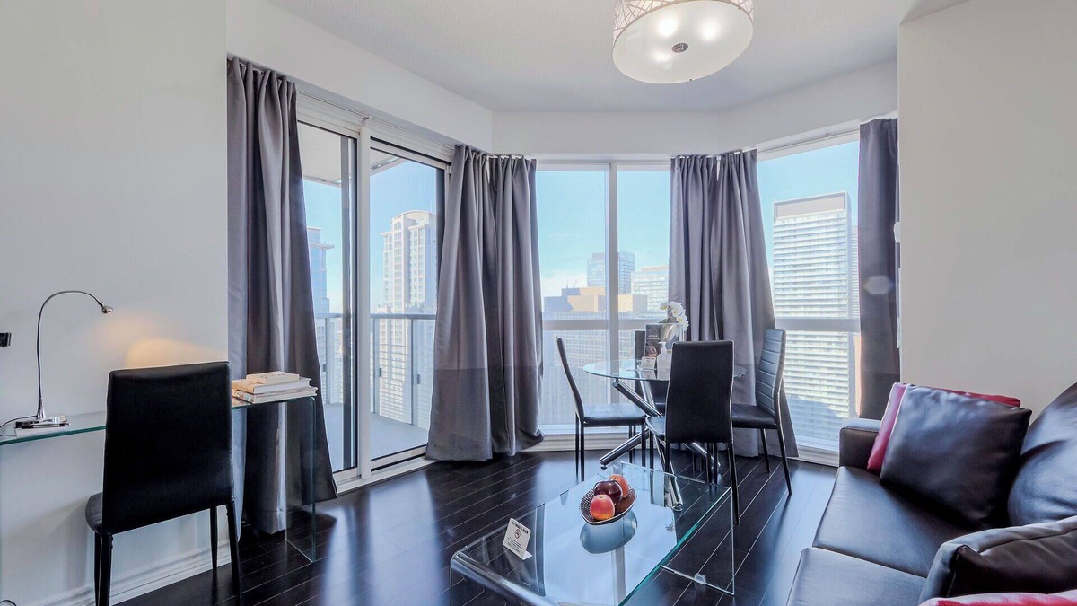 Bay Street Corridor Condo | Stunning City Center 2 Bedroom 2 Bathroom Suite, Balcony, 3 TVs, Pet Friendly
