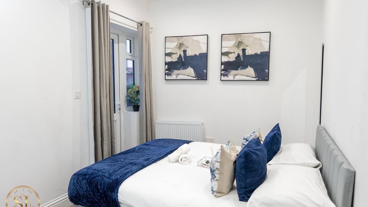 Wallington Apartment | Stunning city centre apartment with street parking
