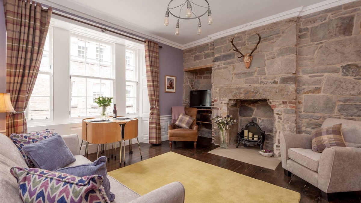 New Town Apartment | Stunning City Centre Apartment.
