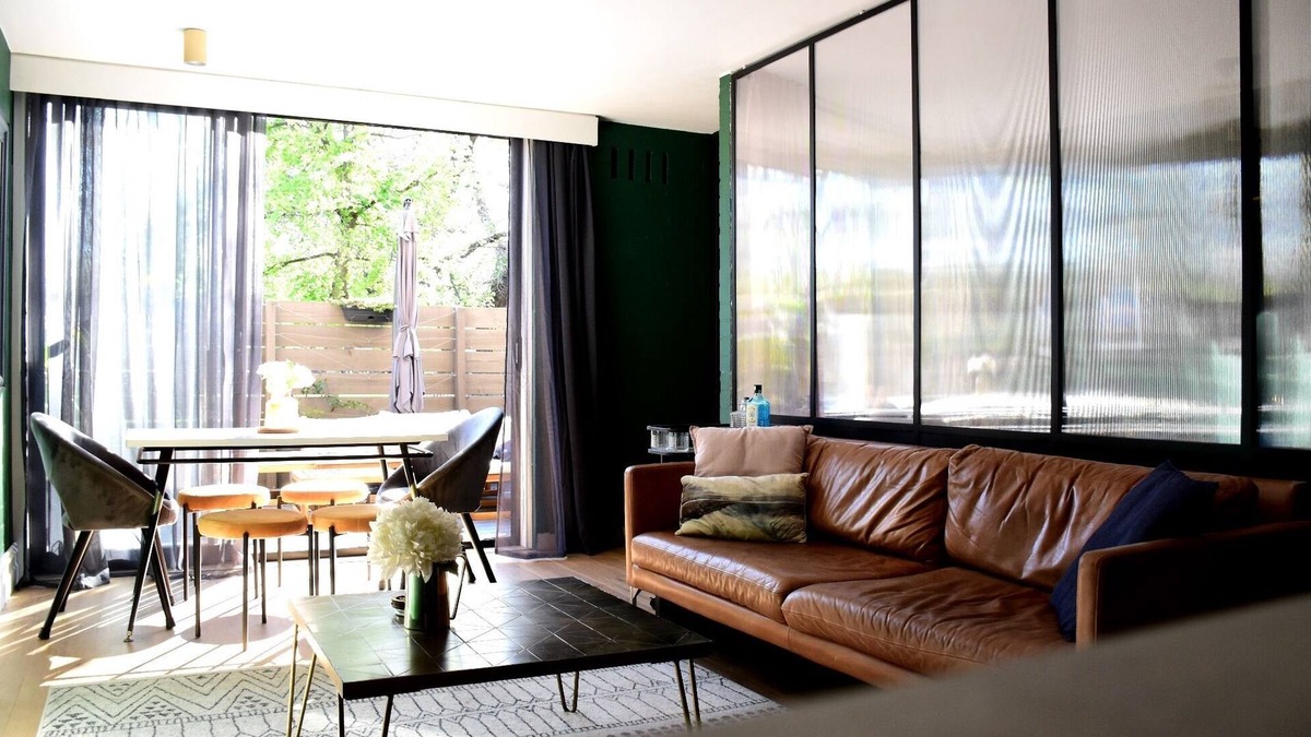 South Melbourne Apartment | Stunning City Oasis.