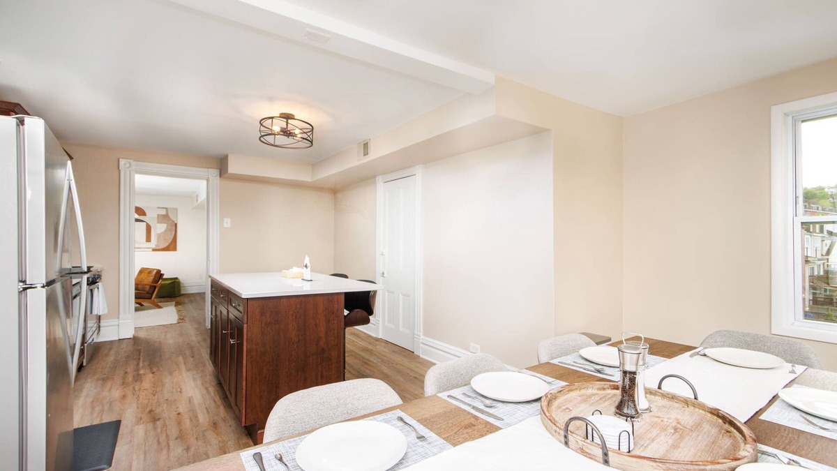 South Side Flats Apartment | Stunning City View! Sleeps 10. Kids Game Room and Large Rooftop.