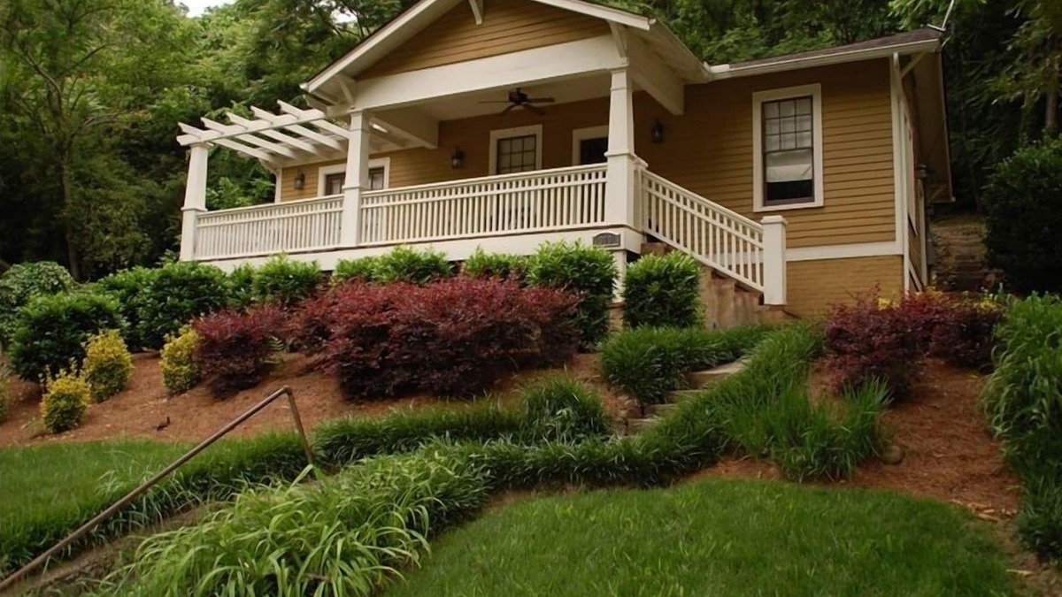 North Chattanooga House | Stunning contemporary North Shore Bungalow with hot tub. Steps to everything.