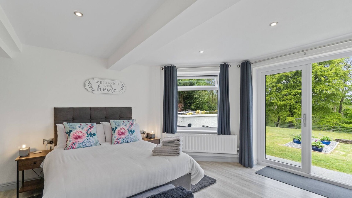 Clearbrook Apartment | Stunning, contemporary 1 bedroom En-suite Annexe