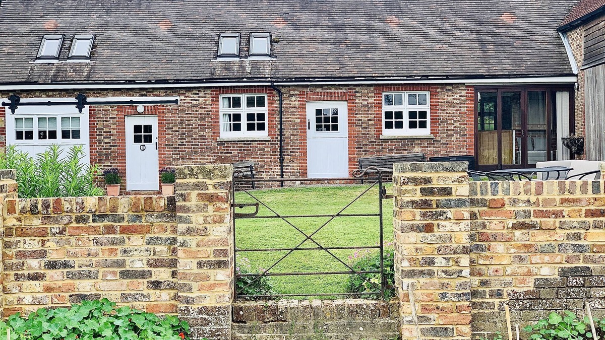 Uckfield House | Stunning converted barn set in 80 acres of glorious English countryside