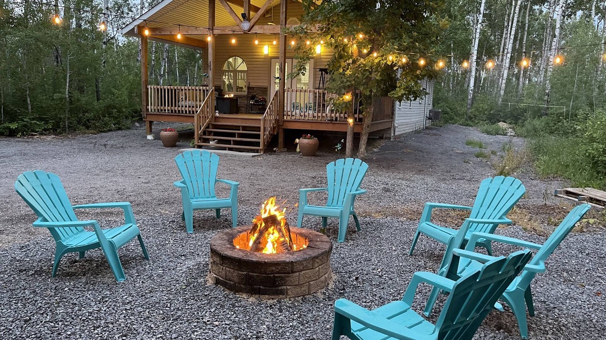 Manitoba Cottage | Stunning cottage for family and friends, 4 mins drive to golf course.