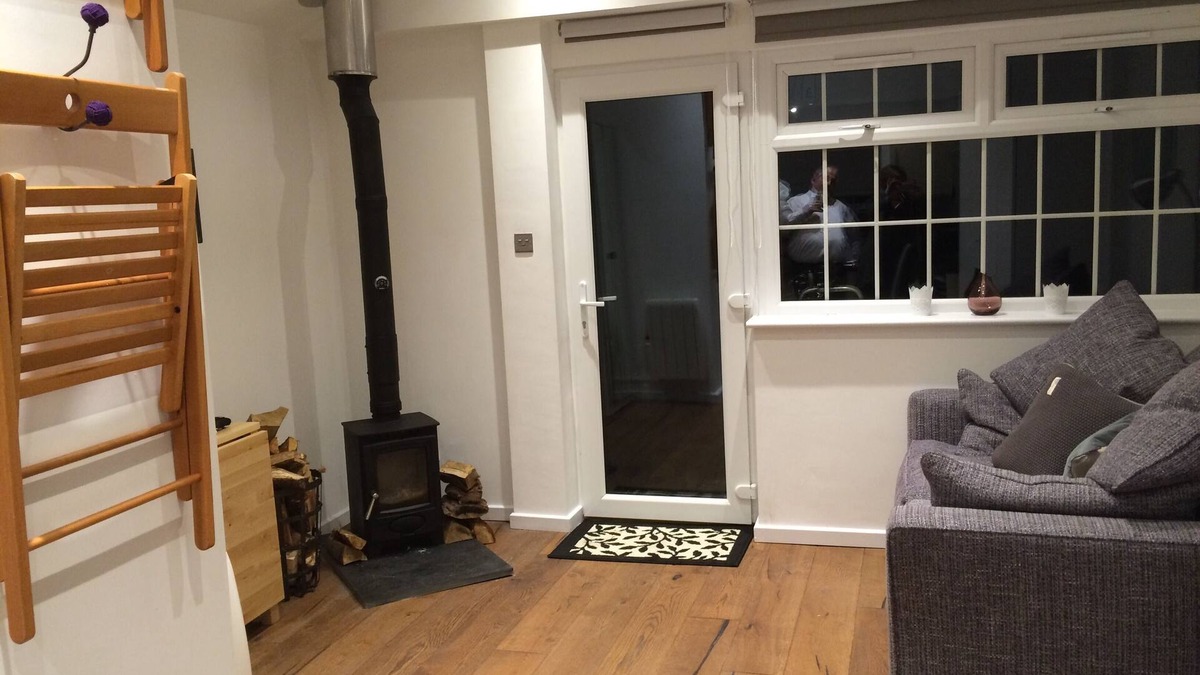 Taff's Well Apartment | Stunning, countryside Studio With Woodburning stove