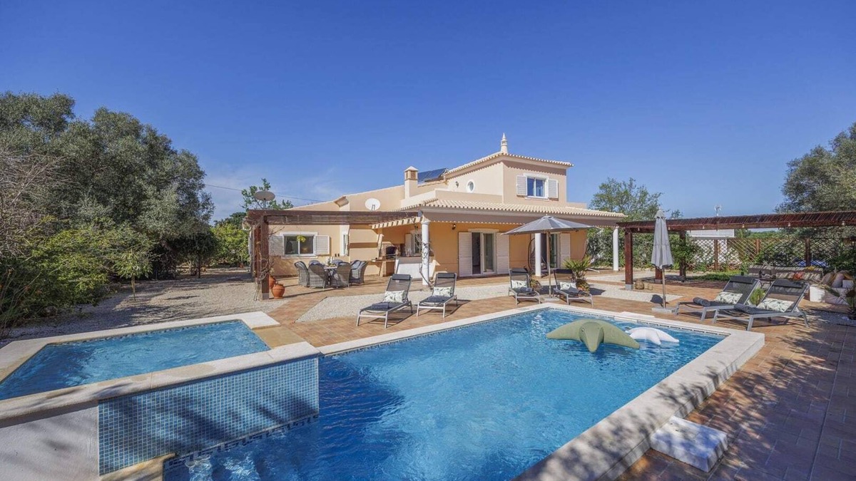 Espargal Villa | Stunning Countryside Villa w Private Garden & Pool