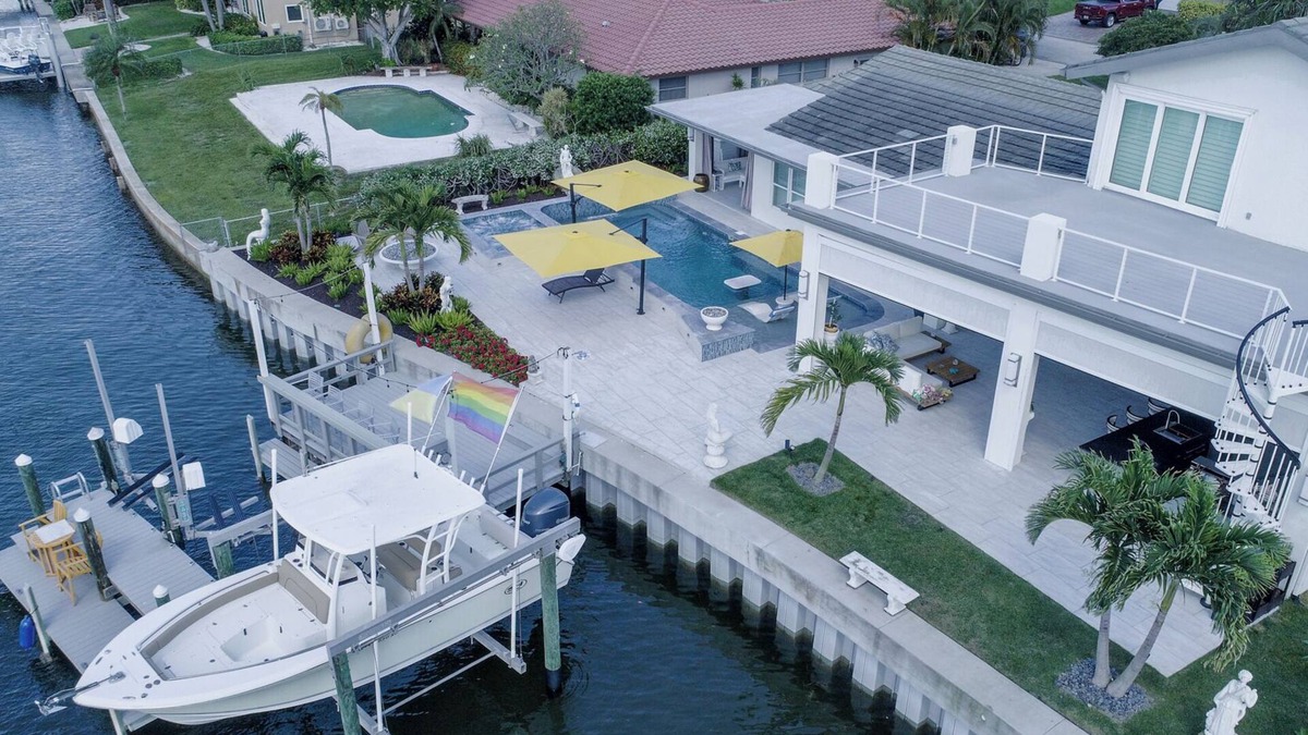 St. Petersburg - Clearwater Apartment | Stunning Couples’ Waterfront Retreat, Pool, Hot Tub, Sky Deck, Outdoor Kitchen