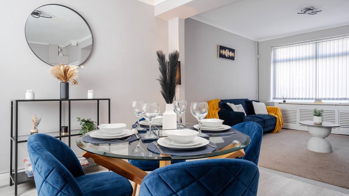 Failsworth House | Stunning & Cozy Abode | Sleeps 5 | Free Parking