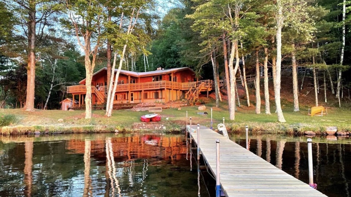 Lake Tomahawk Cabin | Stunning, Cozy Lake House with 680 feet of shoreline