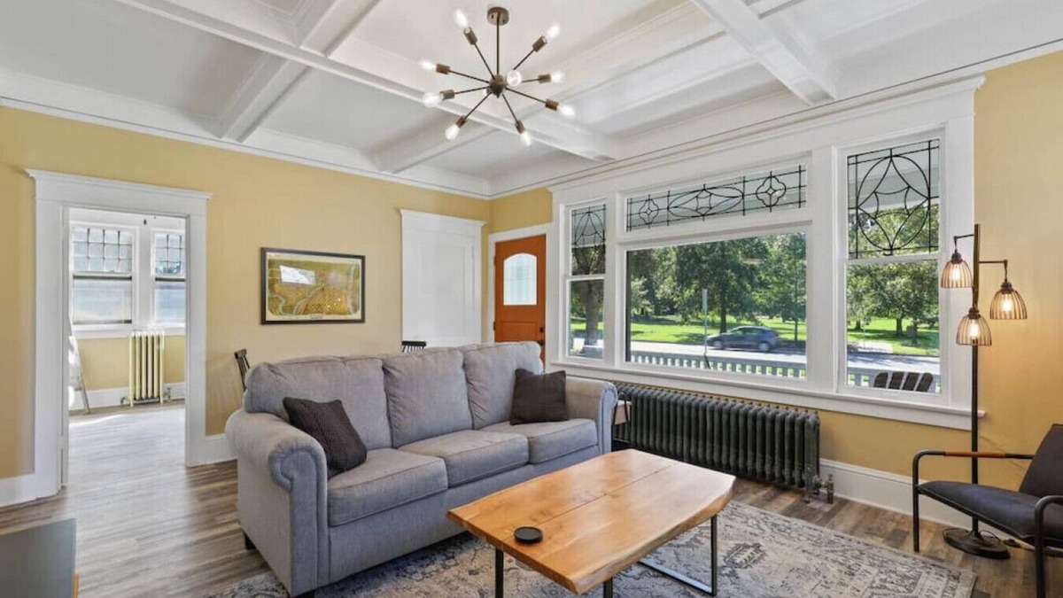 Manito Apartment | Stunning Craftsman Home in Manito! w/FREE parking!