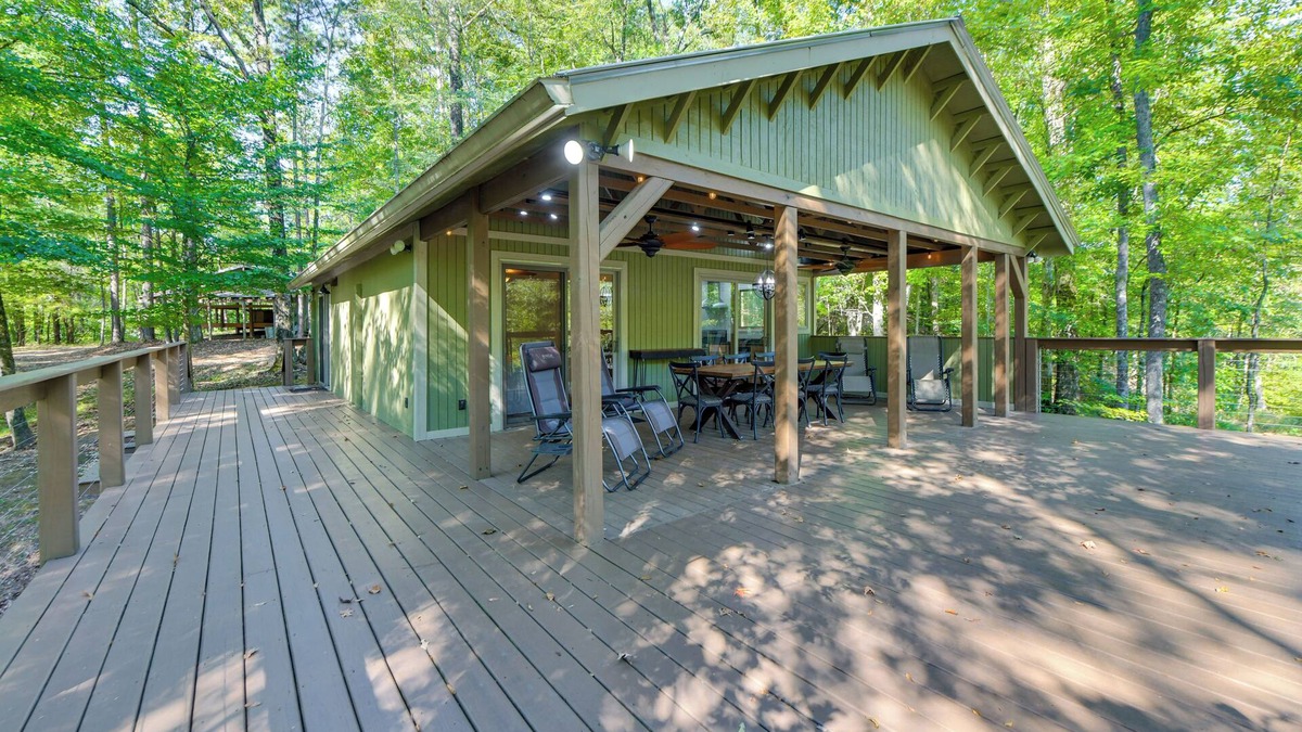 Howard Cabin | Stunning Culloden Cabin with Deck & Creek View!