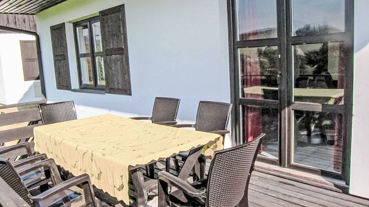Starkov House | Stunning private villa with pool, WIFI, TV, patio, pets allowed, panoramic view and parking