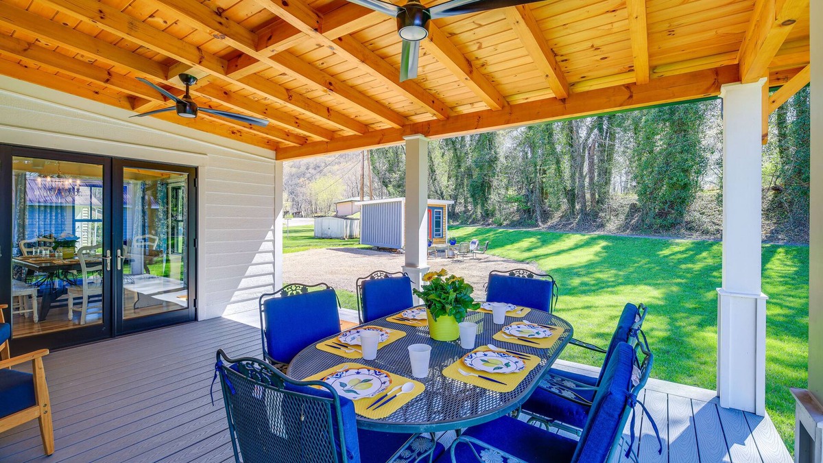 Damascus House | Stunning Damascus Vacation Rental w/Fire Pit!