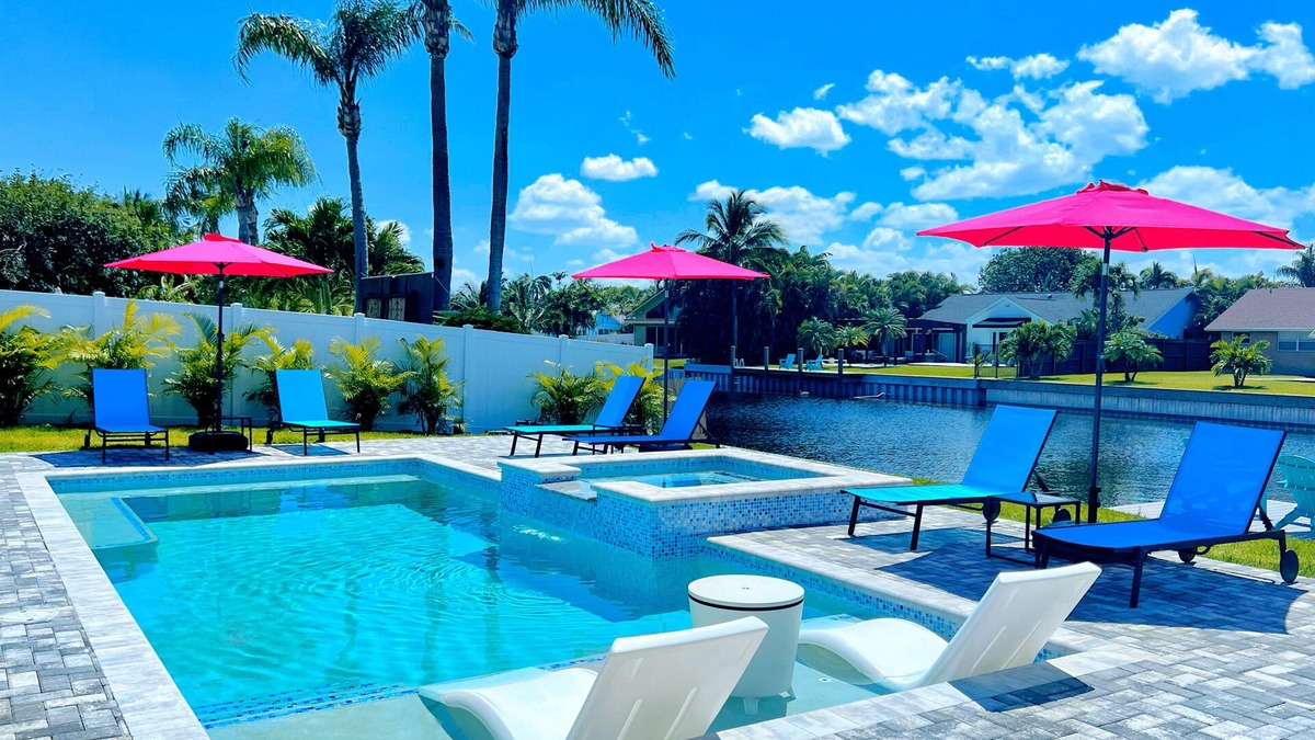 Tropic Palms House | Stunning Delray Waterfront Oasis Heated Pool, Spa, Canal, Huge Patio, Pool Table