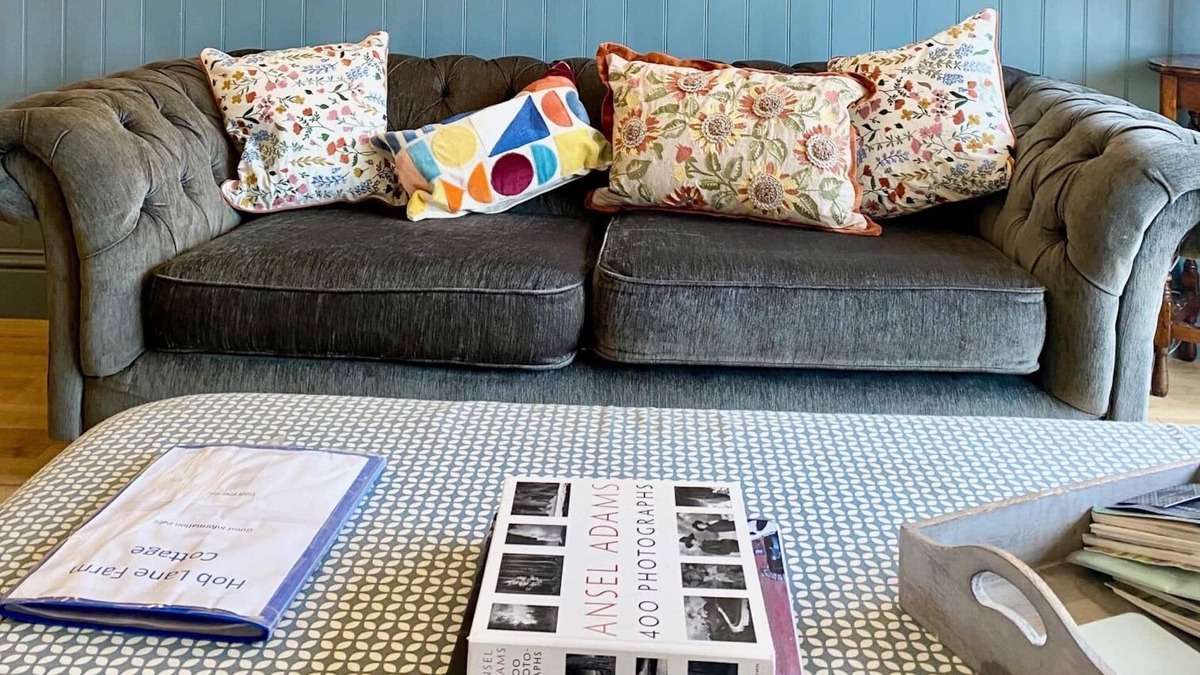Hollow Meadows Cottage | Stunning dog friendly cottage in the Peak Park.