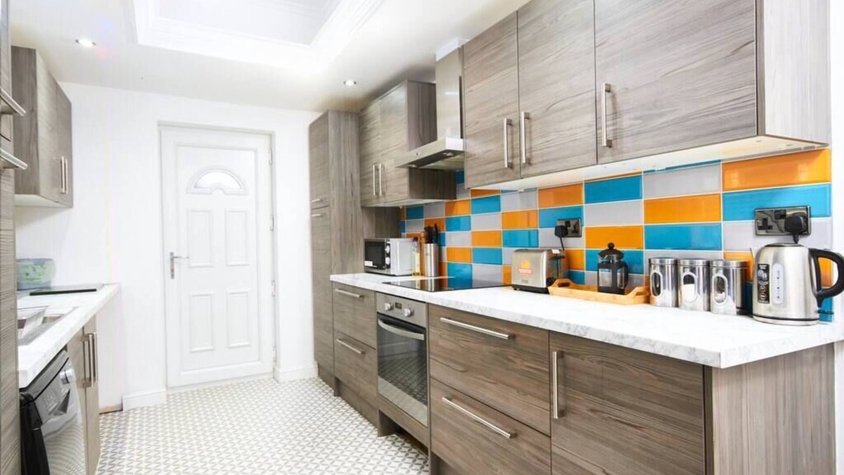 Doncaster House | Stunning Doncaster House - Sleeps 8 - by PureStay