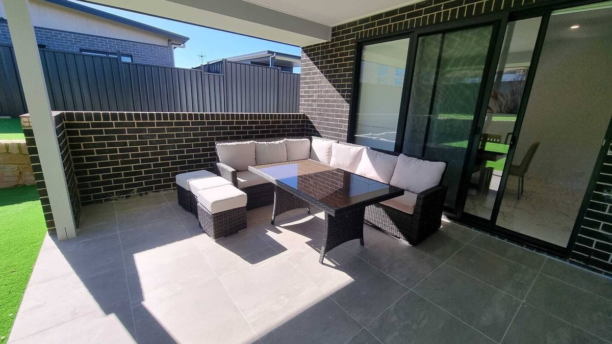 Taylor House | Stunning Double Storey House With 5 Bedrooms