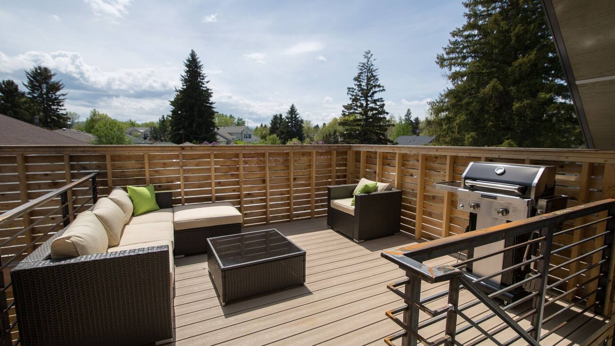 Bozeman Apartment | Stunning downtown studio with private deck and parking