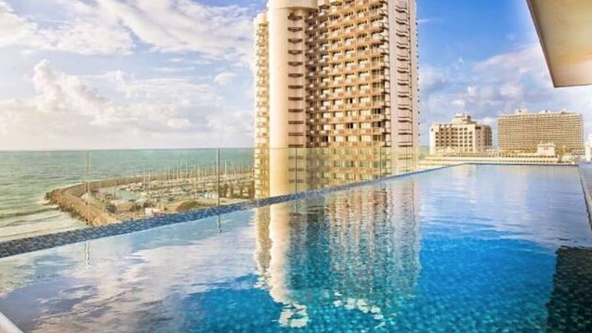 Tel Aviv Promenade Apartment | Stunning duplex penthouse with infinity rooftop pool, parking, ample space