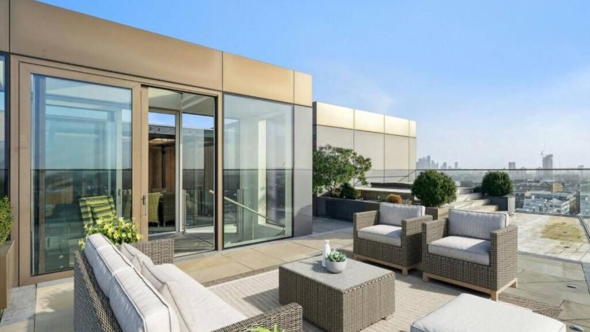 Riverside Apartment | Stunning Duplex Penthouse 2200 SqFt Sleeps 8 with Jacuzzi Rooftop Views City
