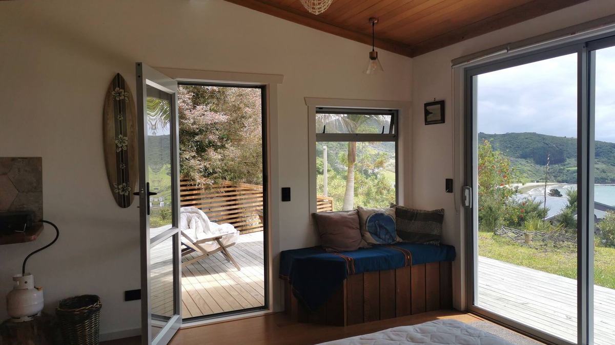 Ahipara Cabin | Stunning Eco Cabin with views of full stretch of 90 Mile Beach and Ahipara