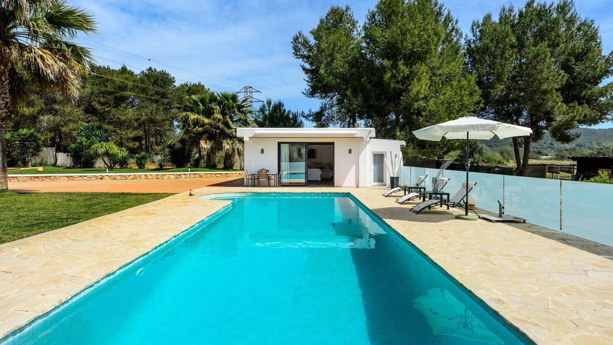 Sant Joan de Labritja Villa | Stunning Loft "Can Maruna" with Mountain View, Wi-Fi, Garden, Terrace & Pool