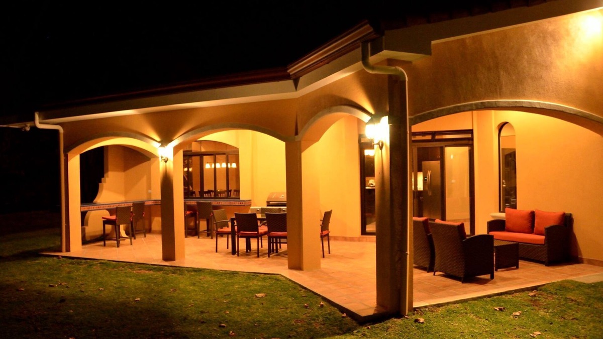 Mercedes Sur House | Stunning Estate home in the hills of Costa Rica