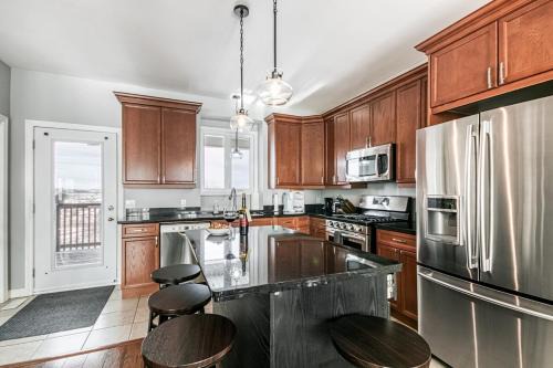 Sudbury House | Stunning Estate Home with Hot Tub & Sunset Views