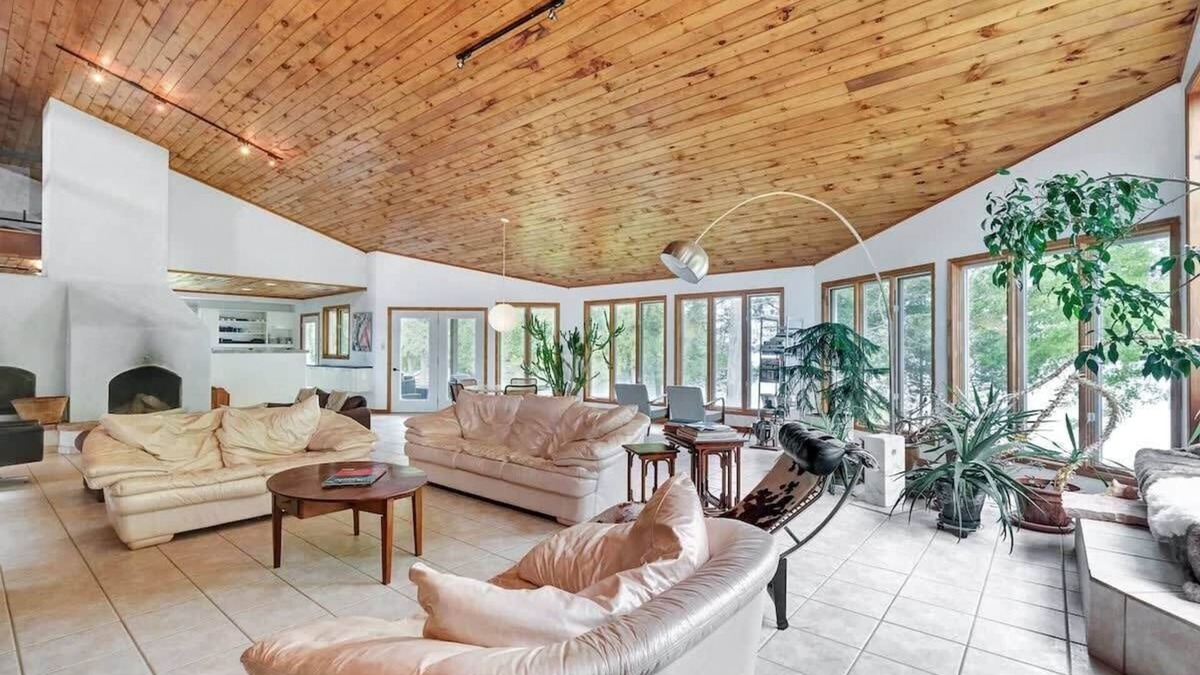 Leeds and the Thousand Islands House | Stunning European waterfront escape with hot tub