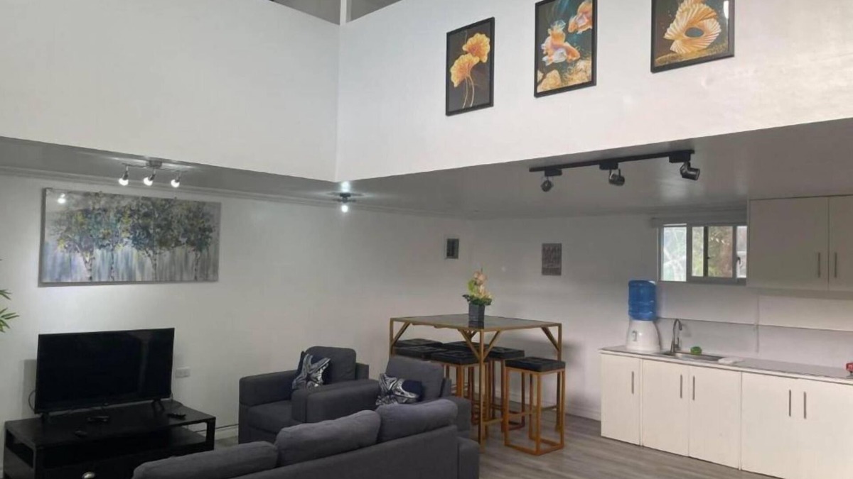 Sipalay Hotel | Stunning Executive Suite in Lopez Beach Resort