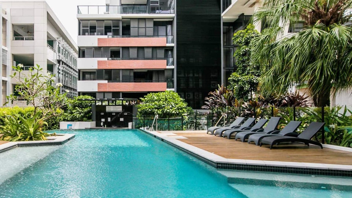 South Brisbane Apartment | Stunning Family Resort-like apartment in South Brisbane Huge Balcony Pool Gym Cafe Fast WIFI Carpark
