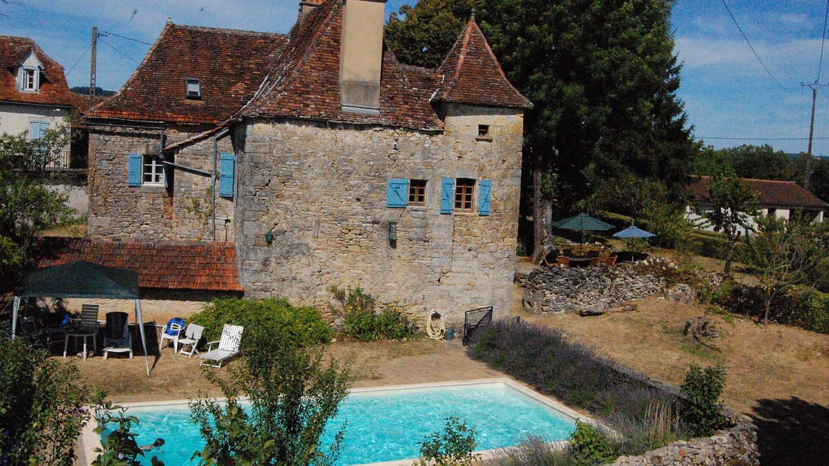 Rueyres House | Stunning, family-friendly farmhouse; large garden, safe private pool