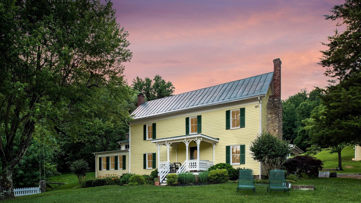 Haywood House | Stunning Family/Friends Retreat,110 Private Acres, Renovated Historic Home