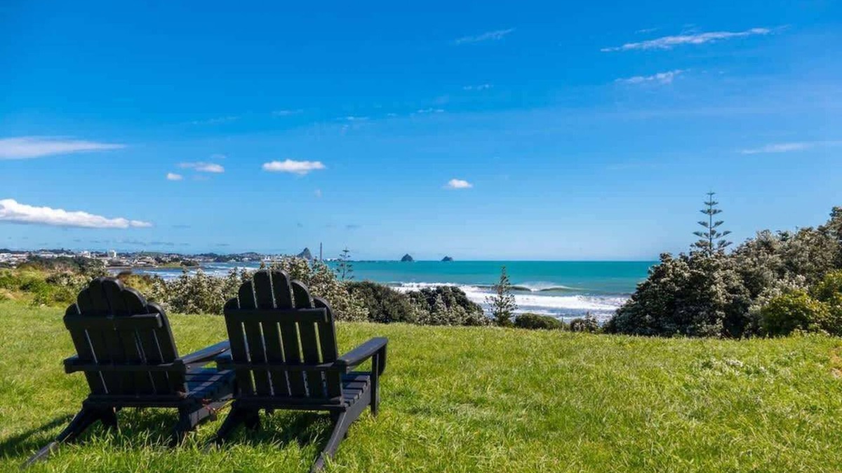 Fitzroy House | Stunning Family Holiday House in New Plymouth
