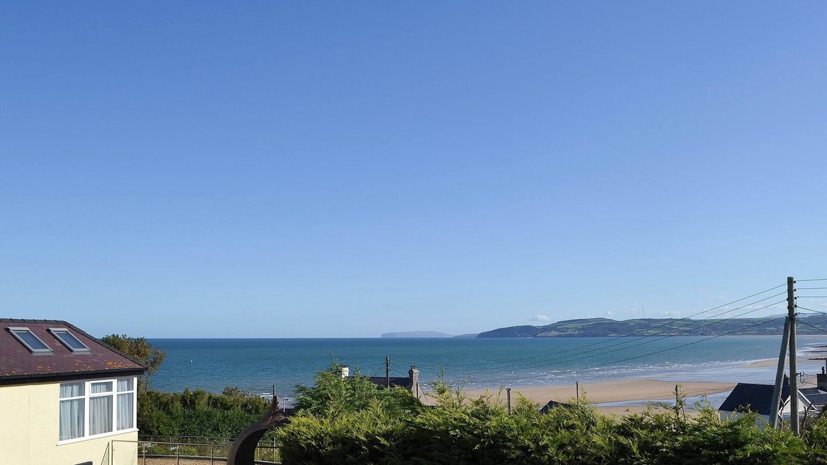 Benllech Cottage | Stunning, far reaching, panoramic sea views to Puffin Island and Great Orme.