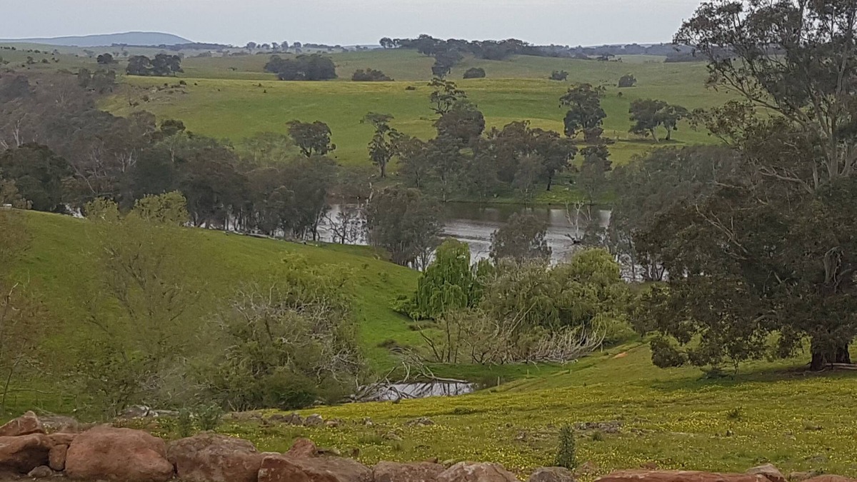 Redesdale House | Stunning farm accommodation with incredible views 90 minutes from Melbourne