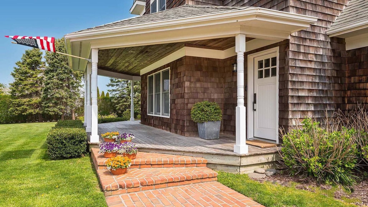Aquebogue House | Stunning Farmhouse W/Solar Heated Pool in North Fork, Farmstands, winery& beach