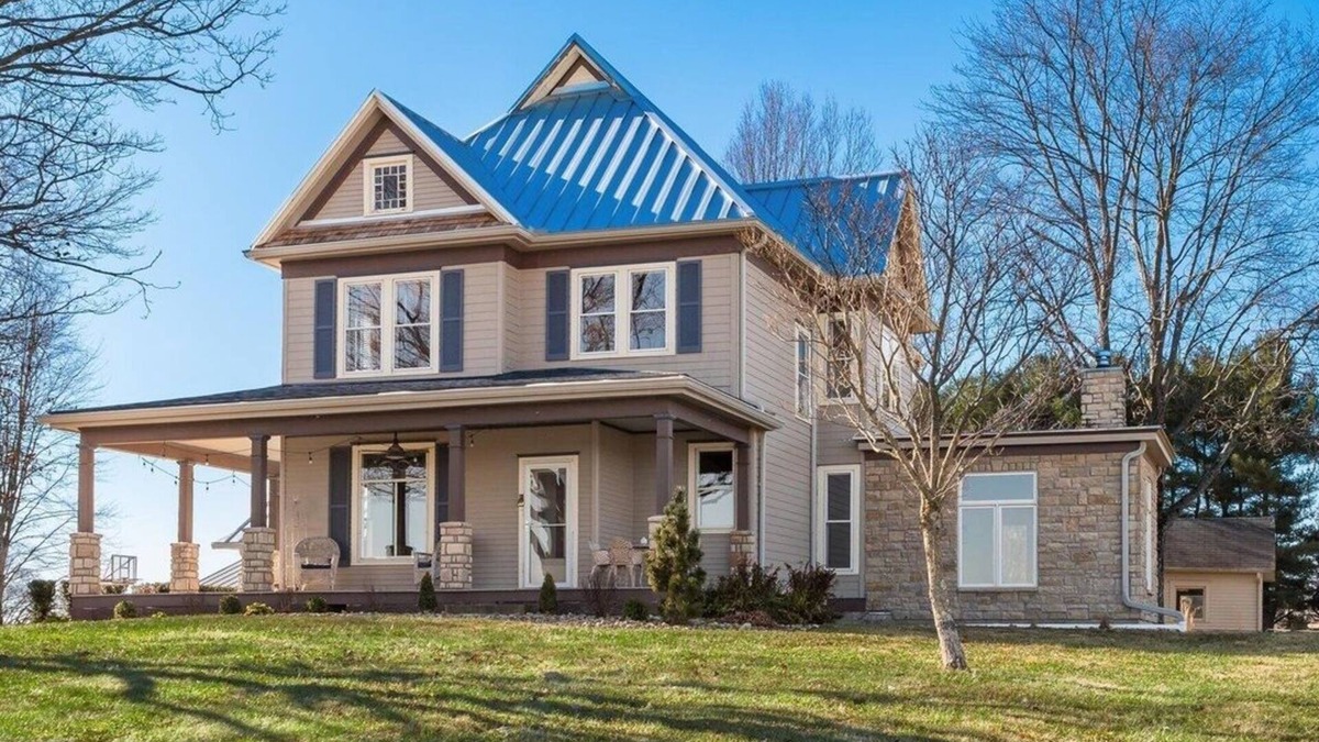 Mt Perry Other | Stunning Farmhouse with Heated Pool & Hot Tub & Pickleball Court!