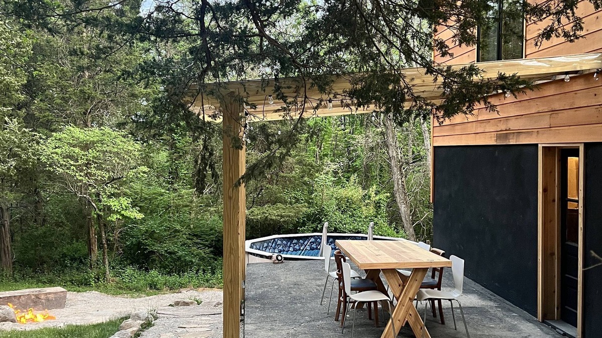 Columbia Cottage | Stunning Forest Cottage with Views!