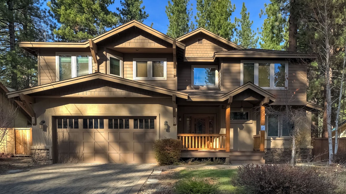 Montgomery Estates House | Stunning Forest Retreat - Walk to upper Truckee river!