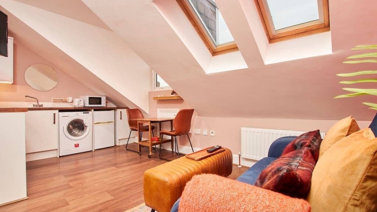 Newcastle-upon-Tyne Condo | Stunning Gem of Newcastle