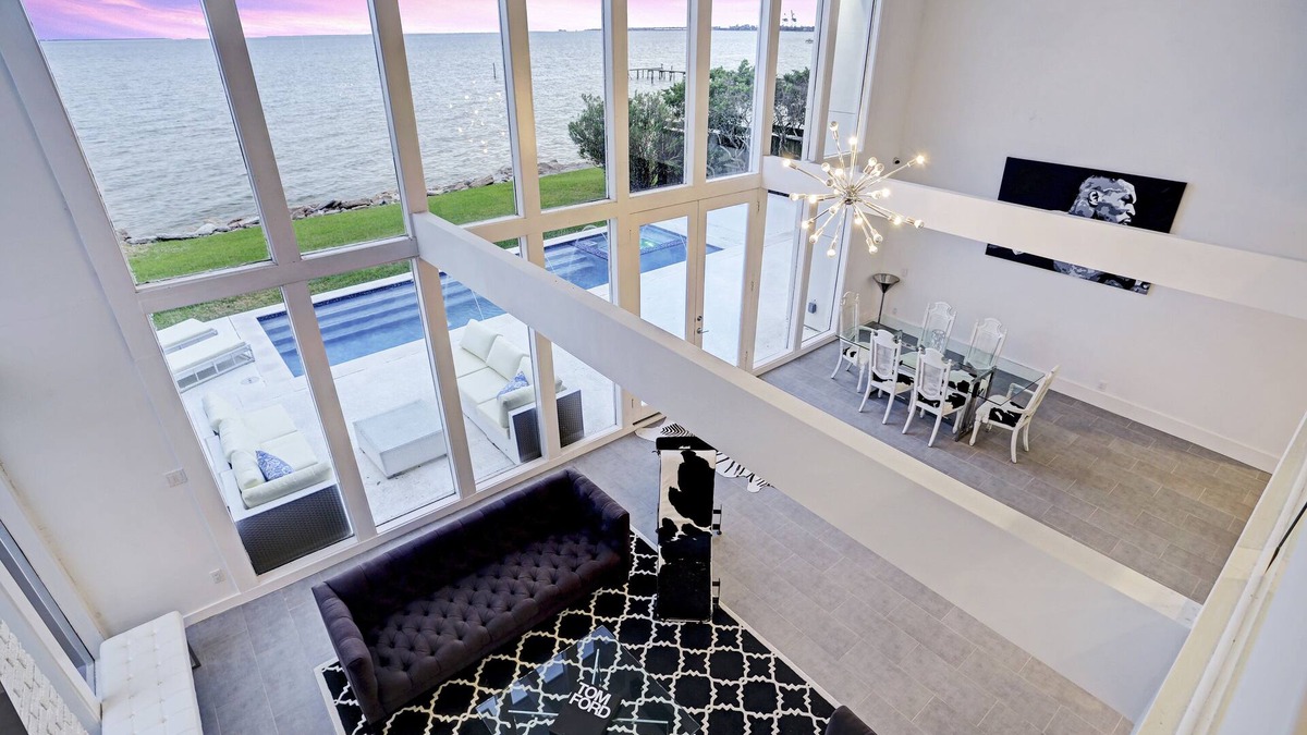 Barrett House | Stunning Galveston Bay Beach Getaway!