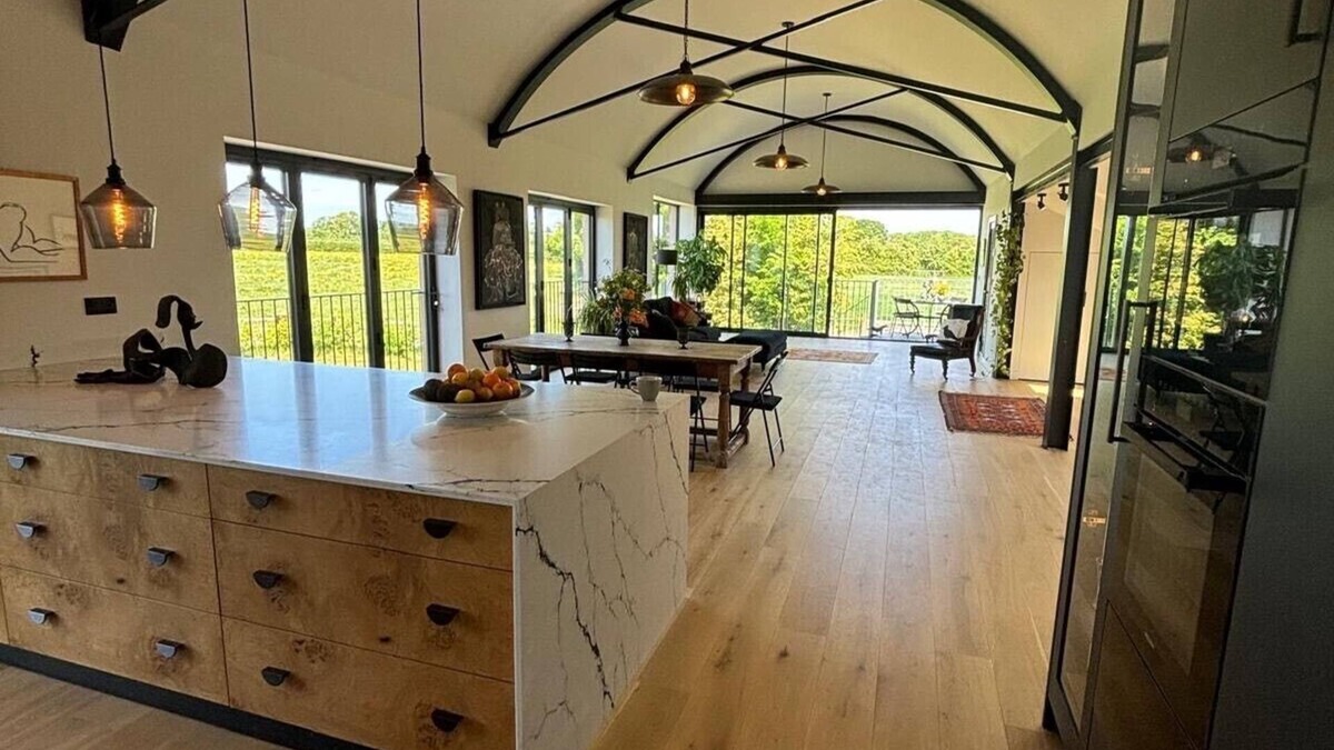 Glastonbury House | Stunning !