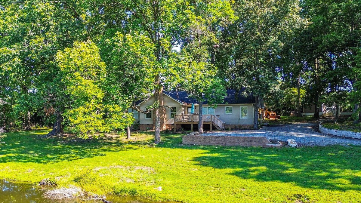 Greensboro House | Stunning Greensboro Home w/Deck & Pond View!
