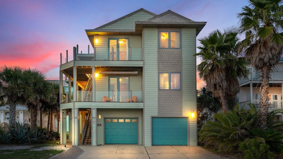Sea Shore Village House | Stunning Gulf & Sound Views | Fire Pit