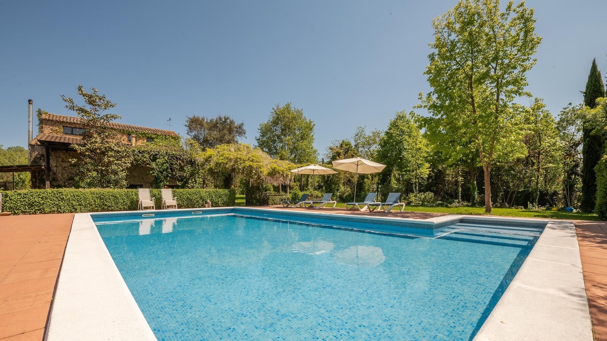 Fornells de la Selva House | Stunning house with jacuzzi, sauna, large garden and pool in rural surroundings
