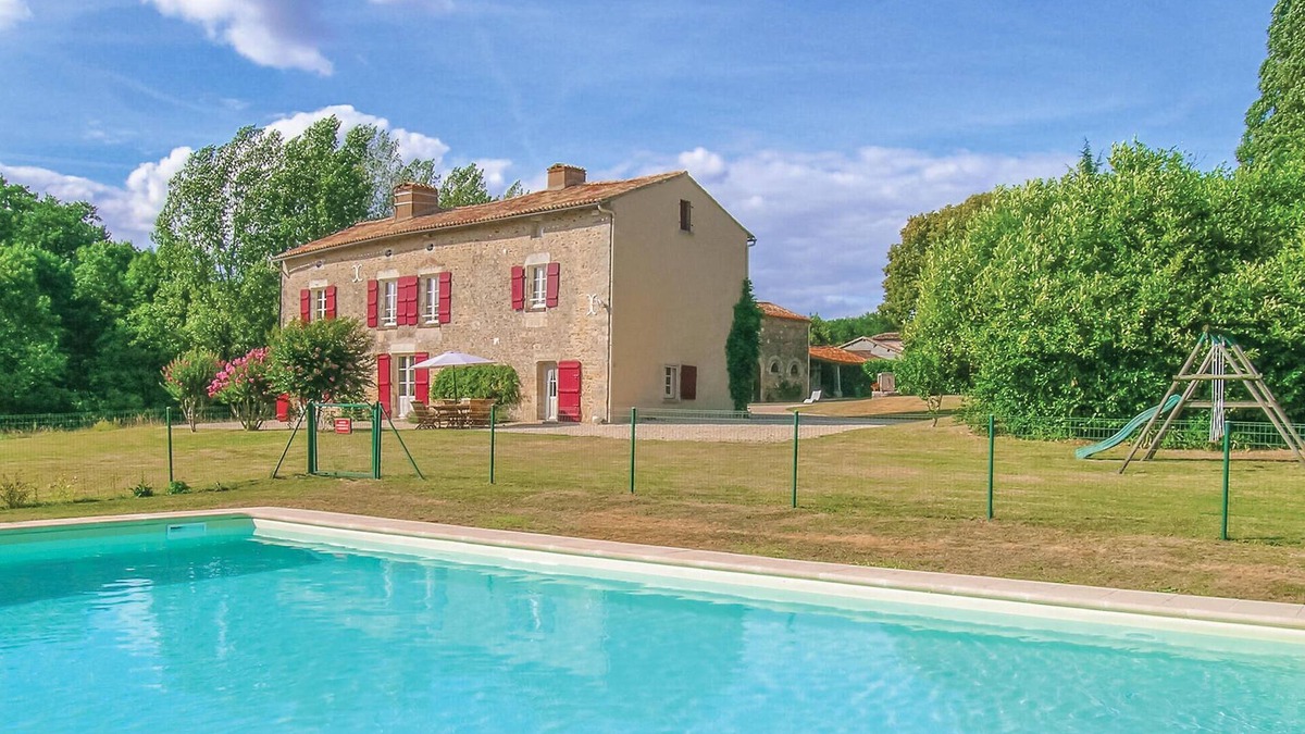 Saint-Maixent-de-Beugne House | Stunning home in St Maixent de Beugné