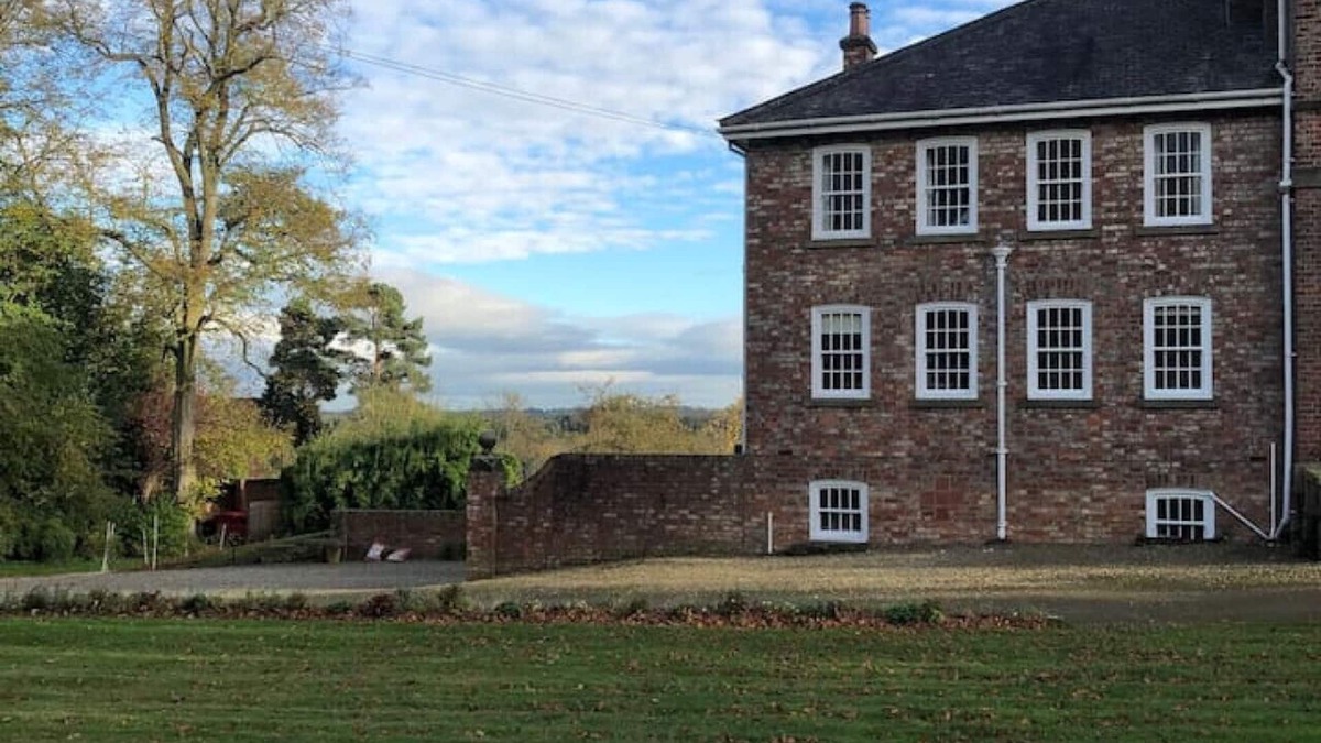 Tadcaster Cottage | Stunning Hall Cottage, near York and Leeds